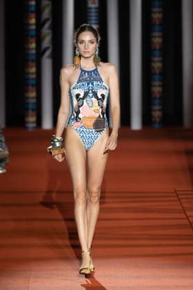 Dolores Cortes fashion show at MBFW Madrid A model during the Dolores Cortes fashion show at the 82nd edition of Mercedes Benz Fashion Week Madrid, at Ifema in Madrid, on September 20, 2025, in Madrid Spain This years edition is held from September 17 to 21 and commemorates the 40th anniversary of the show The designer presented her Spring Summer collection inspired by the British artist William Morris and the Arts and Crafts movement, taking nature and its organic forms as a reference 20 SEPTEMBER 2025 SHOW MODEL SHOW MADRID FASHION WEEK MBFWM DESIGNER Madrid Madrid Madrid Spain  Copyright: xRicardoxRubiox 6970078