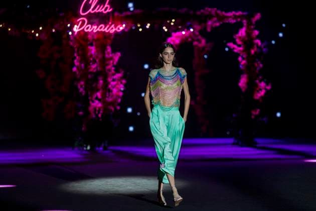 Odette Alvarez Fashion show in Madrid, Spain - 20 Sep 2025 A model walks the runway during the Odette Alvarez Spring Summer 2026 collection runway show during the 40th Mercedes-Benz Fashion Week in Madrid. Madrid Spain Copyright: xLuisxSotox xSOPAxImagesx LSOTOOAL01