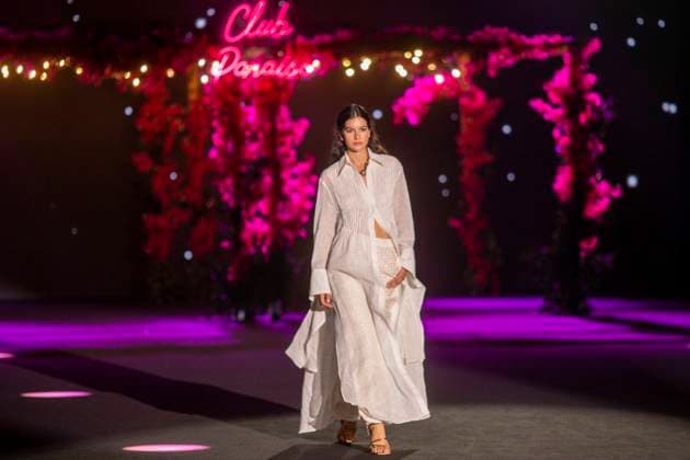 Odette Alvarez Fashion show in Madrid, Spain - 20 Sep 2025 A model walks the runway during the Odette Alvarez Spring Summer 2026 collection runway show during the 40th Mercedes-Benz Fashion Week in Madrid. Madrid Spain Copyright: xLuisxSotox xSOPAxImagesx LSOTOOAL06