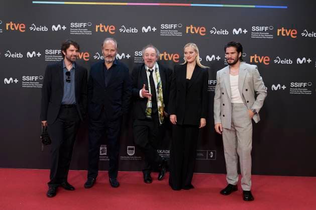 73rd San Sebastian International Film Festival: Deux pianos Two Pianos Red Carpet Francois Civil, Arnaud Desplechin, Nadia Tereszkiewicz attended Deux pianos Two Pianos Red Carpet during 73rd San Sebastian International Film Festival at Kursaal Theatre on September 20, 2025 in Donostia San Sebastian, Spain Photo by IMAGO MPG Donostia San Sebastian Kursaal Theatre Euskadi Spain  Copyright: xMPGx