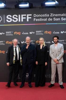 73rd San Sebastian International Film Festival: Deux pianos Two Pianos Red Carpet Francois Civil, Arnaud Desplechin, Nadia Tereszkiewicz attended Deux pianos Two Pianos Red Carpet during 73rd San Sebastian International Film Festival at Kursaal Theatre on September 20, 2025 in Donostia San Sebastian, Spain Photo by IMAGO MPG Donostia San Sebastian Kursaal Theatre Euskadi Spain  Copyright: xMPGx