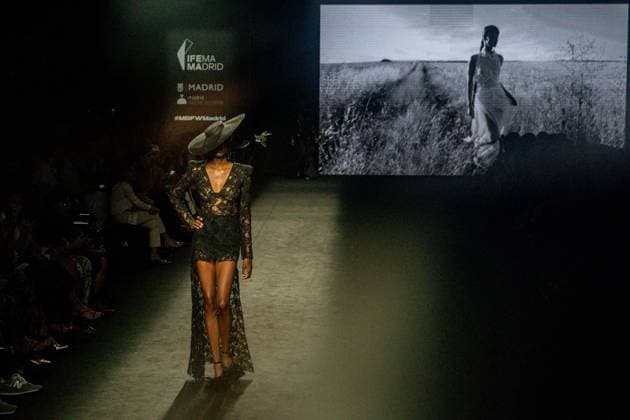 Malne fashion show at MBFW Madrid A model during the Malne fashion show, at the 82nd edition of Mercedes Benz Fashion Week Madrid, at Ifema in Madrid, on September 20, 2025, in Madrid Spain This years edition is held from September 17 to 21 and commemorates the 40th anniversary of the catwalk Malne has presented the Bohemian Future collection for autumn winter 2025 26, with a tribute to romantic glamour and bohemian style, with a marked return to the boho chic of the 70s 20 SEPTEMBER 2025 FASHION SHOW MODEL SHOW MBFWM Madrid Madrid Spain  Copyright: xRicardoxRubiox 6970259