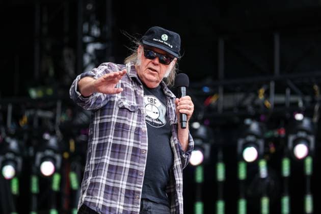 Farm Aid 40 Music Festival Neil Young speaks during a press conference at the Farm Aid 40 Music Festival in Minneapolis, Minnesota, on September 20, 2025, at Huntington Bank Stadium. Minneapolis Minnesota USA  Copyright: xStevenxGarciax originalFilename: garcia-farmaid4250920_np7sH.jpg
