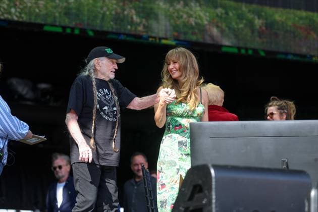 Farm Aid 40 Music Festival Willie Nelson is introduced during the Farm Aid 40 Music Festival in Minneapolis, Minnesota, on September 20, 2025, at Huntington Bank Stadium. Minneapolis Minnesota USA  Copyright: xStevenxGarciax originalFilename: garcia-farmaid4250920_np9Zu.jpg