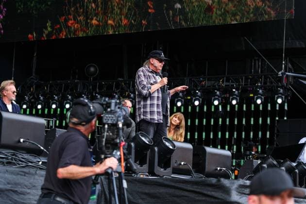 Farm Aid 40 Music Festival Neil Young speaks during a press conference at the Farm Aid 40 Music Festival in Minneapolis, Minnesota, on September 20, 2025, at Huntington Bank Stadium. Minneapolis Minnesota USA  Copyright: xStevenxGarciax originalFilename: garcia-farmaid4250920_npn0x.jpg
