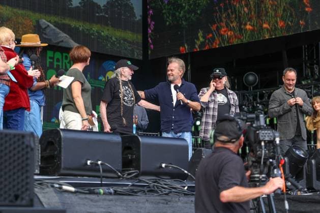 Farm Aid 40 Music Festival John Mellencamp talks to Willie Nelson and speaks at a press conference during the Farm Aid 40 Music Festival in Minneapolis, Minnesota, on September 20, 2025, at Huntington Bank Stadium. Minneapolis Minnesota USA  Copyright: xStevenxGarciax originalFilename: garcia-farmaid4250920_npSp0.jpg