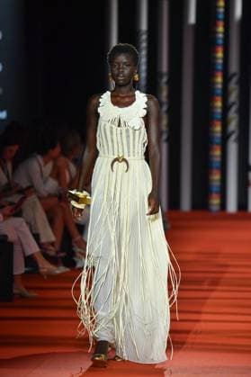 Mercedes-Benz Fashion Week de Madrid - 20 Sep 2025 A model walks the runway wearing a design by Dolores Cortes during the Mercedes-Benz Fashion Week de Madrid in IFERMA. Madrid Spain Copyright: xAtilanoxGarciax xSOPAxImagesx FOTO48640