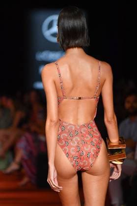Mercedes-Benz Fashion Week de Madrid - 20 Sep 2025 A model walks the runway wearing a design by Dolores Cortes during the Mercedes-Benz Fashion Week de Madrid in IFERMA. Madrid Spain Copyright: xAtilanoxGarciax xSOPAxImagesx FOTO48650