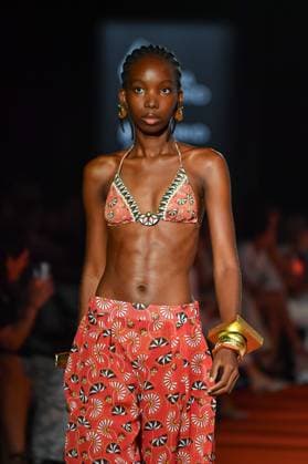 Mercedes-Benz Fashion Week de Madrid - 20 Sep 2025 A model walks the runway wearing a design by Dolores Cortes during the Mercedes-Benz Fashion Week de Madrid in IFERMA. Madrid Spain Copyright: xAtilanoxGarciax xSOPAxImagesx FOTO48652