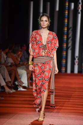 Mercedes-Benz Fashion Week de Madrid - 20 Sep 2025 A model walks the runway wearing a design by Dolores Cortes during the Mercedes-Benz Fashion Week de Madrid in IFERMA. Madrid Spain Copyright: xAtilanoxGarciax xSOPAxImagesx FOTO48653