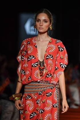 Mercedes-Benz Fashion Week de Madrid - 20 Sep 2025 A model walks the runway wearing a design by Dolores Cortes during the Mercedes-Benz Fashion Week de Madrid in IFERMA. Madrid Spain Copyright: xAtilanoxGarciax xSOPAxImagesx FOTO48654