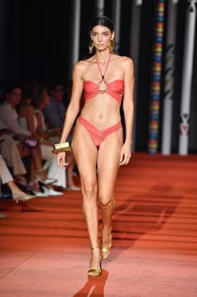 Mercedes-Benz Fashion Week de Madrid - 20 Sep 2025 A model walks the runway wearing a design by Dolores Cortes during the Mercedes-Benz Fashion Week de Madrid in IFERMA. Madrid Spain Copyright: xAtilanoxGarciax xSOPAxImagesx FOTO48661