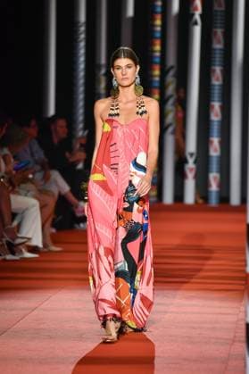Mercedes-Benz Fashion Week de Madrid - 20 Sep 2025 A model walks the runway wearing a design by Dolores Cortes during the Mercedes-Benz Fashion Week de Madrid in IFERMA. Madrid Spain Copyright: xAtilanoxGarciax xSOPAxImagesx FOTO48663