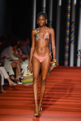 Mercedes-Benz Fashion Week de Madrid - 20 Sep 2025 A model walks the runway wearing a design by Dolores Cortes during the Mercedes-Benz Fashion Week de Madrid in IFERMA. Madrid Spain Copyright: xAtilanoxGarciax xSOPAxImagesx FOTO48666