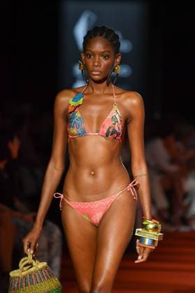 Mercedes-Benz Fashion Week de Madrid - 20 Sep 2025 A model walks the runway wearing a design by Dolores Cortes during the Mercedes-Benz Fashion Week de Madrid in IFERMA. Madrid Spain Copyright: xAtilanoxGarciax xSOPAxImagesx FOTO48667