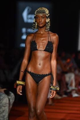Mercedes-Benz Fashion Week de Madrid - 20 Sep 2025 A model walks the runway wearing a design by Dolores Cortes during the Mercedes-Benz Fashion Week de Madrid in IFERMA. Madrid Spain Copyright: xAtilanoxGarciax xSOPAxImagesx FOTO48676