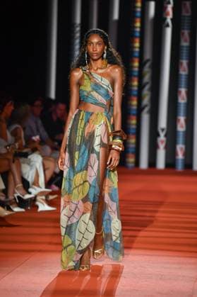 Mercedes-Benz Fashion Week de Madrid - 20 Sep 2025 A model walks the runway wearing a design by Dolores Cortes during the Mercedes-Benz Fashion Week de Madrid in IFERMA. Madrid Spain Copyright: xAtilanoxGarciax xSOPAxImagesx FOTO48678