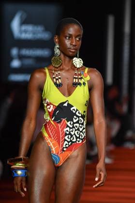 Mercedes-Benz Fashion Week de Madrid - 20 Sep 2025 A model walks the runway wearing a design by Dolores Cortes during the Mercedes-Benz Fashion Week de Madrid in IFERMA. Madrid Spain Copyright: xAtilanoxGarciax xSOPAxImagesx FOTO48681