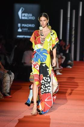 Mercedes-Benz Fashion Week de Madrid - 20 Sep 2025 A model walks the runway wearing a design by Dolores Cortes during the Mercedes-Benz Fashion Week de Madrid in IFERMA. Madrid Spain Copyright: xAtilanoxGarciax xSOPAxImagesx FOTO48687