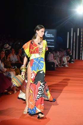 Mercedes-Benz Fashion Week de Madrid - 20 Sep 2025 A model walks the runway wearing a design by Dolores Cortes during the Mercedes-Benz Fashion Week de Madrid in IFERMA. Madrid Spain Copyright: xAtilanoxGarciax xSOPAxImagesx FOTO48690