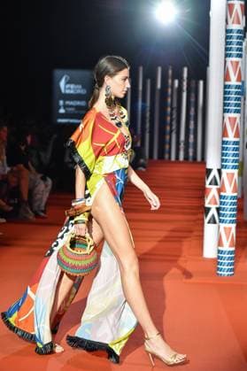 Mercedes-Benz Fashion Week de Madrid - 20 Sep 2025 A model walks the runway wearing a design by Dolores Cortes during the Mercedes-Benz Fashion Week de Madrid in IFERMA. Madrid Spain Copyright: xAtilanoxGarciax xSOPAxImagesx FOTO48691