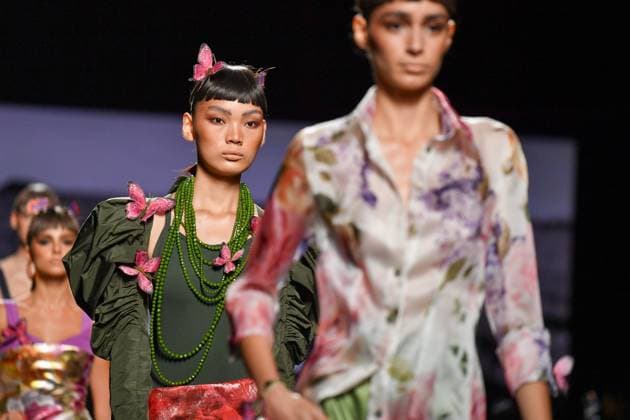 Mercedes-Benz Fashion Week de Madrid - 20 Sep 2025 A model walks the runway wearing a design by MALNE during the Mercedes-Benz Fashion Week de Madrid in IFERMA. Madrid Spain Copyright: xAtilanoxGarciax xSOPAxImagesx FOTO48580