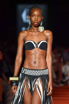Mercedes-Benz Fashion Week de Madrid - 20 Sep 2025 A model walks the runway wearing a design by Dolores Cortes during the Mercedes-Benz Fashion Week de Madrid in IFERMA. Madrid Spain Copyright: xAtilanoxGarciax xSOPAxImagesx FOTO48694