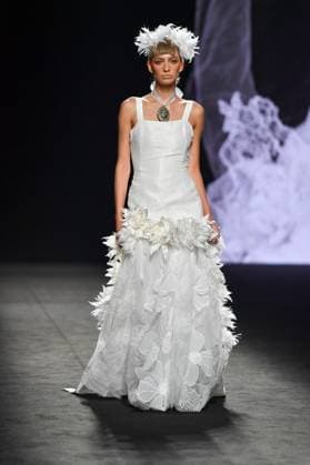 Mercedes-Benz Fashion Week de Madrid - 20 Sep 2025 A model walks the runway wearing a design by MALNE during the Mercedes-Benz Fashion Week de Madrid in IFERMA. Madrid Spain Copyright: xAtilanoxGarciax xSOPAxImagesx FOTO48587