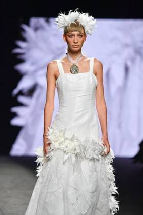 Mercedes-Benz Fashion Week de Madrid - 20 Sep 2025 A model walks the runway wearing a design by MALNE during the Mercedes-Benz Fashion Week de Madrid in IFERMA. Madrid Spain Copyright: xAtilanoxGarciax xSOPAxImagesx FOTO48588