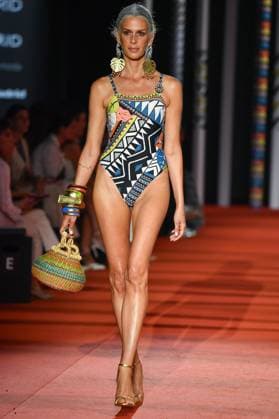 Mercedes-Benz Fashion Week de Madrid - 20 Sep 2025 A model walks the runway wearing a design by Dolores Cortes during the Mercedes-Benz Fashion Week de Madrid in IFERMA. Madrid Spain Copyright: xAtilanoxGarciax xSOPAxImagesx FOTO48701