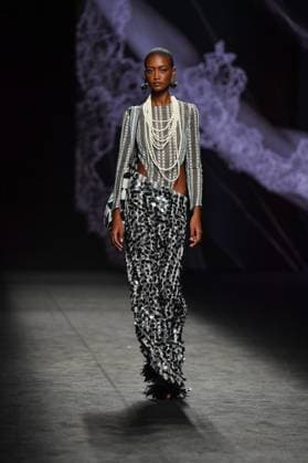 Mercedes-Benz Fashion Week de Madrid - 20 Sep 2025 A model walks the runway wearing a design by MALNE during the Mercedes-Benz Fashion Week de Madrid in IFERMA. Madrid Spain Copyright: xAtilanoxGarciax xSOPAxImagesx FOTO48597