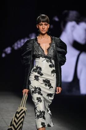 Mercedes-Benz Fashion Week de Madrid - 20 Sep 2025 A model walks the runway wearing a design by MALNE during the Mercedes-Benz Fashion Week de Madrid in IFERMA. Madrid Spain Copyright: xAtilanoxGarciax xSOPAxImagesx FOTO48600