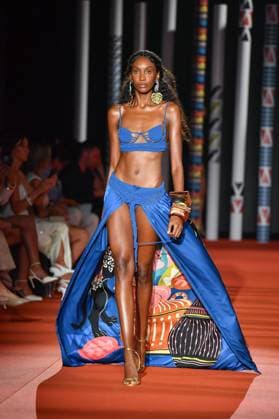 Mercedes-Benz Fashion Week de Madrid - 20 Sep 2025 A model walks the runway wearing a design by Dolores Cortes during the Mercedes-Benz Fashion Week de Madrid in IFERMA. Madrid Spain Copyright: xAtilanoxGarciax xSOPAxImagesx FOTO48715