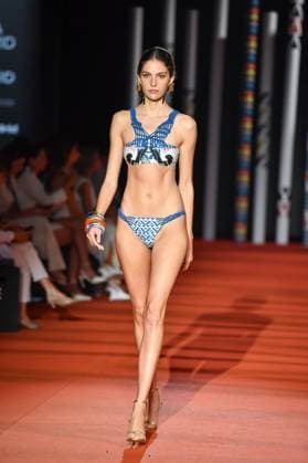 Mercedes-Benz Fashion Week de Madrid - 20 Sep 2025 A model walks the runway wearing a design by Dolores Cortes during the Mercedes-Benz Fashion Week de Madrid in IFERMA. Madrid Spain Copyright: xAtilanoxGarciax xSOPAxImagesx FOTO48718