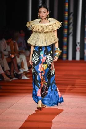 Mercedes-Benz Fashion Week de Madrid - 20 Sep 2025 A model walks the runway wearing a design by Dolores Cortes during the Mercedes-Benz Fashion Week de Madrid in IFERMA. Madrid Spain Copyright: xAtilanoxGarciax xSOPAxImagesx FOTO48722