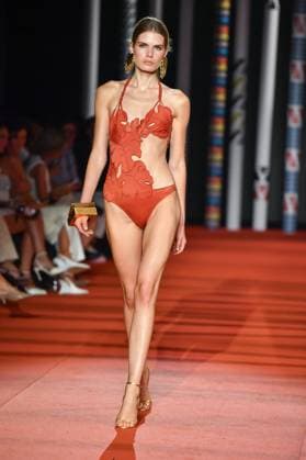 Mercedes-Benz Fashion Week de Madrid - 20 Sep 2025 A model walks the runway wearing a design by Dolores Cortes during the Mercedes-Benz Fashion Week de Madrid in IFERMA. Madrid Spain Copyright: xAtilanoxGarciax xSOPAxImagesx FOTO48724
