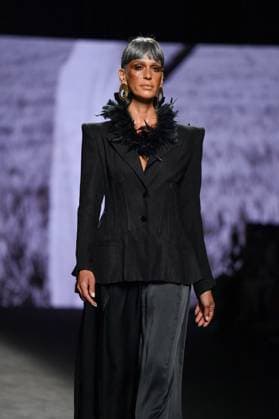 Mercedes-Benz Fashion Week de Madrid - 20 Sep 2025 A model walks the runway wearing a design by MALNE during the Mercedes-Benz Fashion Week de Madrid in IFERMA. Madrid Spain Copyright: xAtilanoxGarciax xSOPAxImagesx FOTO48619