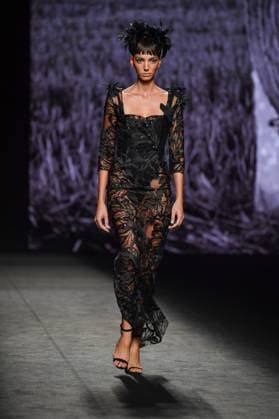 Mercedes-Benz Fashion Week de Madrid - 20 Sep 2025 A model walks the runway wearing a design by MALNE during the Mercedes-Benz Fashion Week de Madrid in IFERMA. Madrid Spain Copyright: xAtilanoxGarciax xSOPAxImagesx FOTO48621