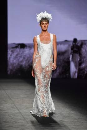 Mercedes-Benz Fashion Week de Madrid - 20 Sep 2025 A model walks the runway wearing a design by MALNE during the Mercedes-Benz Fashion Week de Madrid in IFERMA. Madrid Spain Copyright: xAtilanoxGarciax xSOPAxImagesx FOTO48625