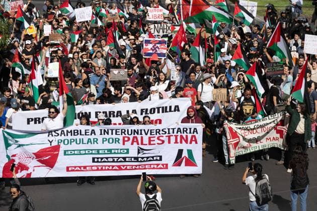 September 20, 2025, Mexico City, Mexico: March held as part of the Global Action for Palestine from the National Auditorium to the Israeli Embassy. Attendees demanded that the Mexican government sever relations with Israel and called for solidarity with the Palestinian people and the Global Sumud Flotilla. Mexico City Mexico - ZUMAl178 20250920_znp_l178_008 Copyright: xCristianxLeyvax