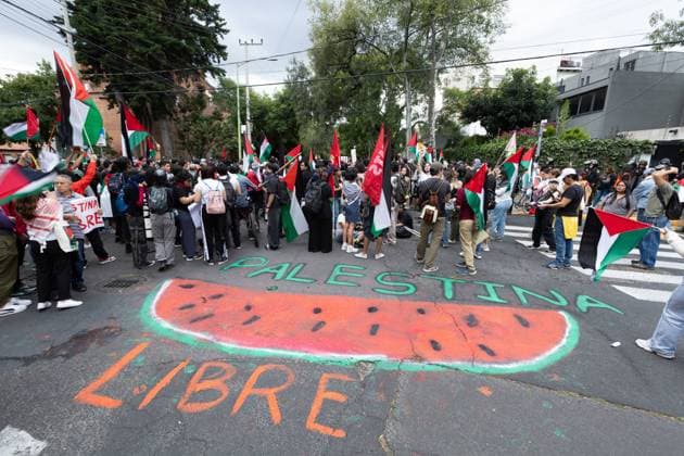 September 20, 2025, Mexico City, Mexico: March held as part of the Global Action for Palestine from the National Auditorium to the Israeli Embassy. Attendees demanded that the Mexican government sever relations with Israel and called for solidarity with the Palestinian people and the Global Sumud Flotilla. Mexico City Mexico - ZUMAl178 20250920_znp_l178_024 Copyright: xCristianxLeyvax