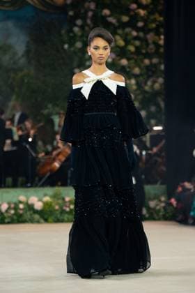 Richard Quinn - Runway in London, UK - 20 Sep 2025 A model walks the runway at the Richard Quinn show during London Fashion Week at St John s Smith Square. London United Kingdom Copyright: xLounisxTiarx xSOPAxImagesx _DSC5487