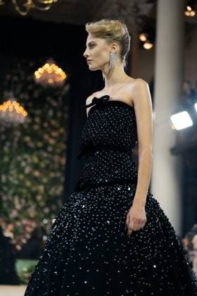 Richard Quinn - Runway in London, UK - 20 Sep 2025 A model walks the runway at the Richard Quinn show during London Fashion Week at St John s Smith Square. London United Kingdom Copyright: xLounisxTiarx xSOPAxImagesx _DSC5523