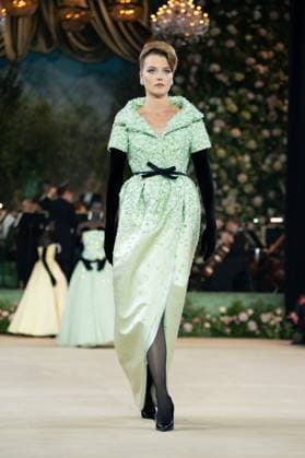 Richard Quinn - Runway in London, UK - 20 Sep 2025 A model walks the runway at the Richard Quinn show during London Fashion Week at St John s Smith Square. London United Kingdom Copyright: xLounisxTiarx xSOPAxImagesx _DSC5625