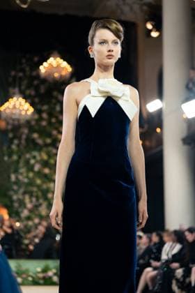 Richard Quinn - Runway in London, UK - 20 Sep 2025 A model walks the runway at the Richard Quinn show during London Fashion Week at St John s Smith Square. London United Kingdom Copyright: xLounisxTiarx xSOPAxImagesx _DSC5743