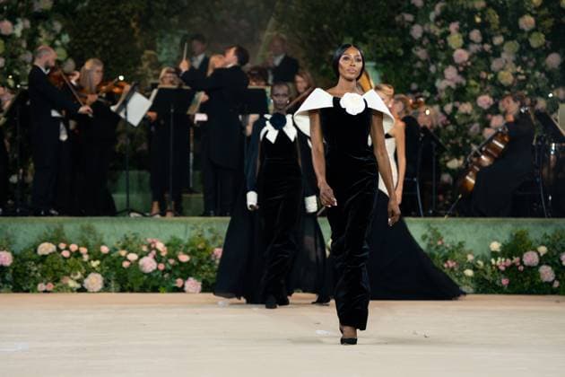 Richard Quinn - Runway in London, UK - 20 Sep 2025 Naomi Campbell walks the runway at the Richard Quinn show during London Fashion Week at St John s Smith Square. London United Kingdom Copyright: xLounisxTiarx xSOPAxImagesx _DSC5929