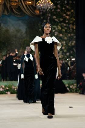 Richard Quinn - Runway in London, UK - 20 Sep 2025 Naomi Campbell walks the runway at the Richard Quinn show during London Fashion Week at St John s Smith Square. London United Kingdom Copyright: xLounisxTiarx xSOPAxImagesx _DSC5938