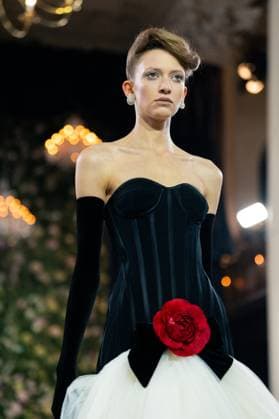 Richard Quinn - Runway in London, UK - 20 Sep 2025 A model walks the runway at the Richard Quinn show during London Fashion Week at St John s Smith Square. London United Kingdom Copyright: xLounisxTiarx xSOPAxImagesx _DSC5706