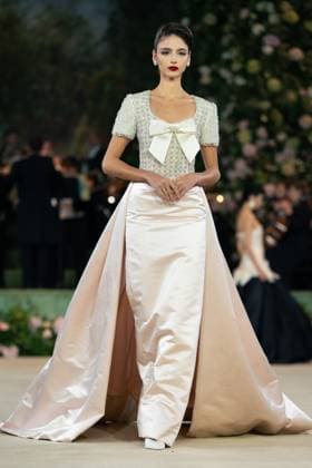 Richard Quinn - Runway in London, UK - 20 Sep 2025 A model walks the runway at the Richard Quinn show during London Fashion Week at St John s Smith Square. London United Kingdom Copyright: xLounisxTiarx xSOPAxImagesx _DSC5571