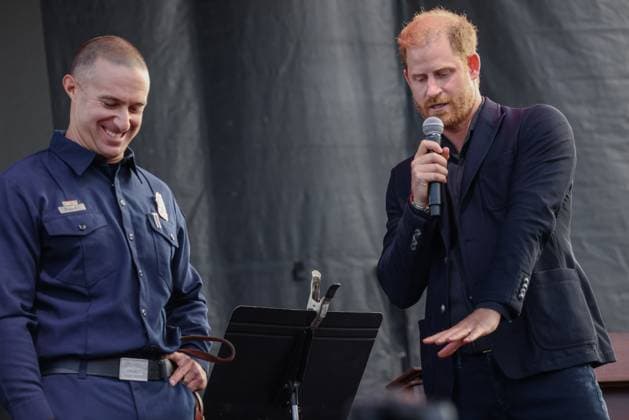 September 20, 2025, Santa Barbara, California, USA: Prince Harry, the Duke of Sussex, gives an award to Santa Barbara County fire fighter Sam Dudley who works with the Canine rescue unit. They are at the One805 Live Concert at movie star Costner s Santa Barbara oceanfront estate in Summerland, CA, raising funds for mental health counseling and vital rescue equipment for First Responders. Santa Barbara USA - ZUMAk144 20250920_znp_k144_036 Copyright: xAmyxKatzx